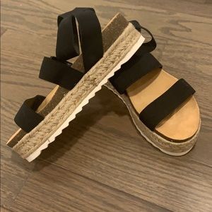 BRAND NEW Platform Sandals